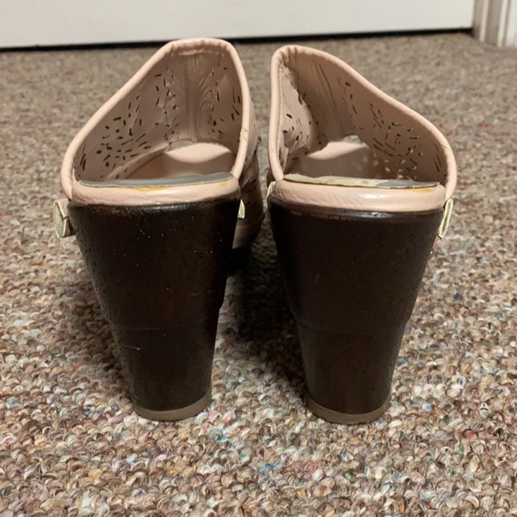 Wanted pink slide ons open toes. Size 8 4” heels - Picture 5 of 8